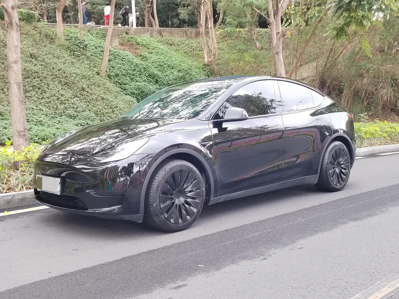 Tesla 2022 Model Y rear-wheel drive version automatic transmission - View 1