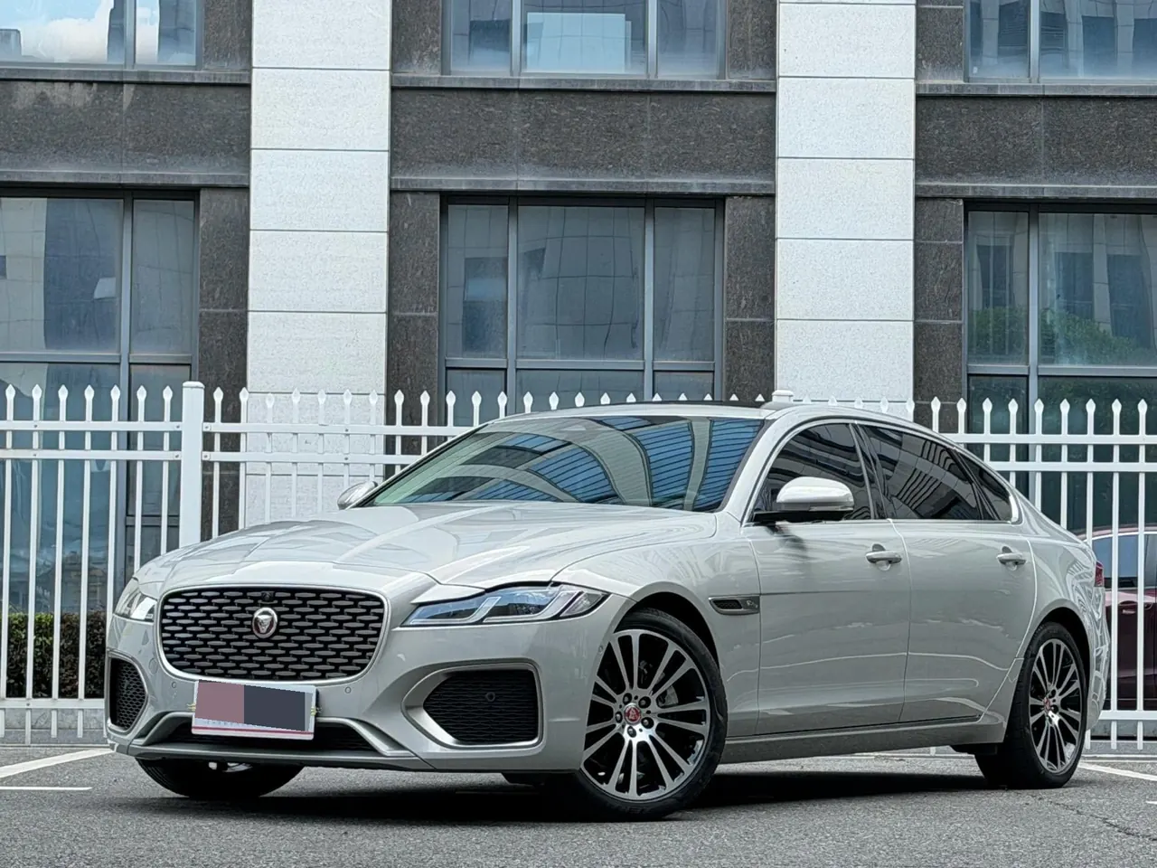 Jaguar 2024 XFL 2.0T P 12500.00g Drive Enjoy Deluxe Edition Automatic Gear - View 1