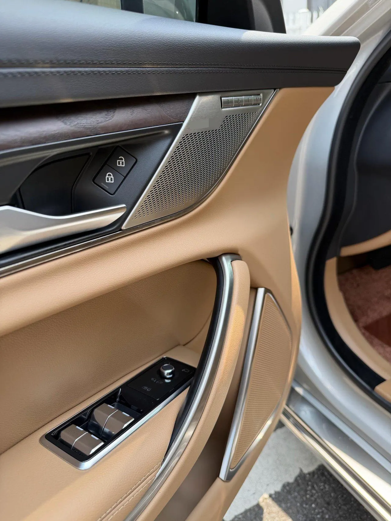 Jaguar 2024 XFL 2.0T P 12500.00g Drive Enjoy Deluxe Edition Automatic Gear 10