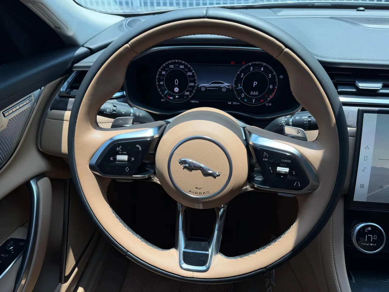 Jaguar 2024 XFL 2.0T P 12500.00g Drive Enjoy Deluxe Edition Automatic Gear 12