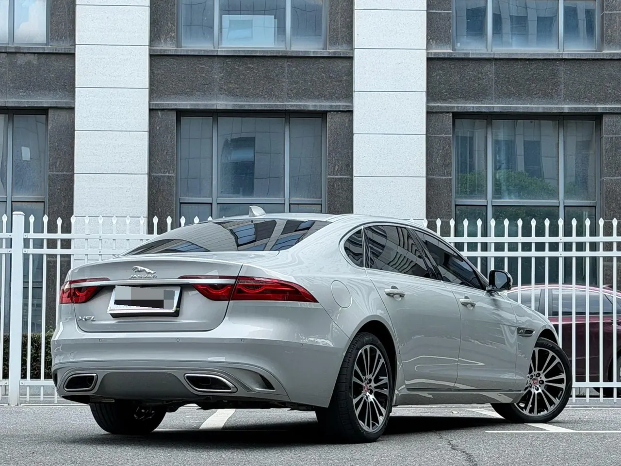 Jaguar 2024 XFL 2.0T P 12500.00g Drive Enjoy Deluxe Edition Automatic Gear 5