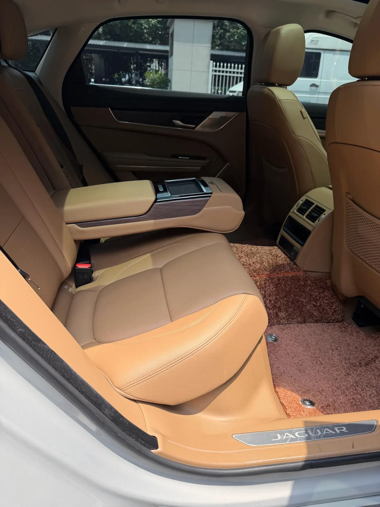 Jaguar 2024 XFL 2.0T P 12500.00g Drive Enjoy Deluxe Edition Automatic Gear 9