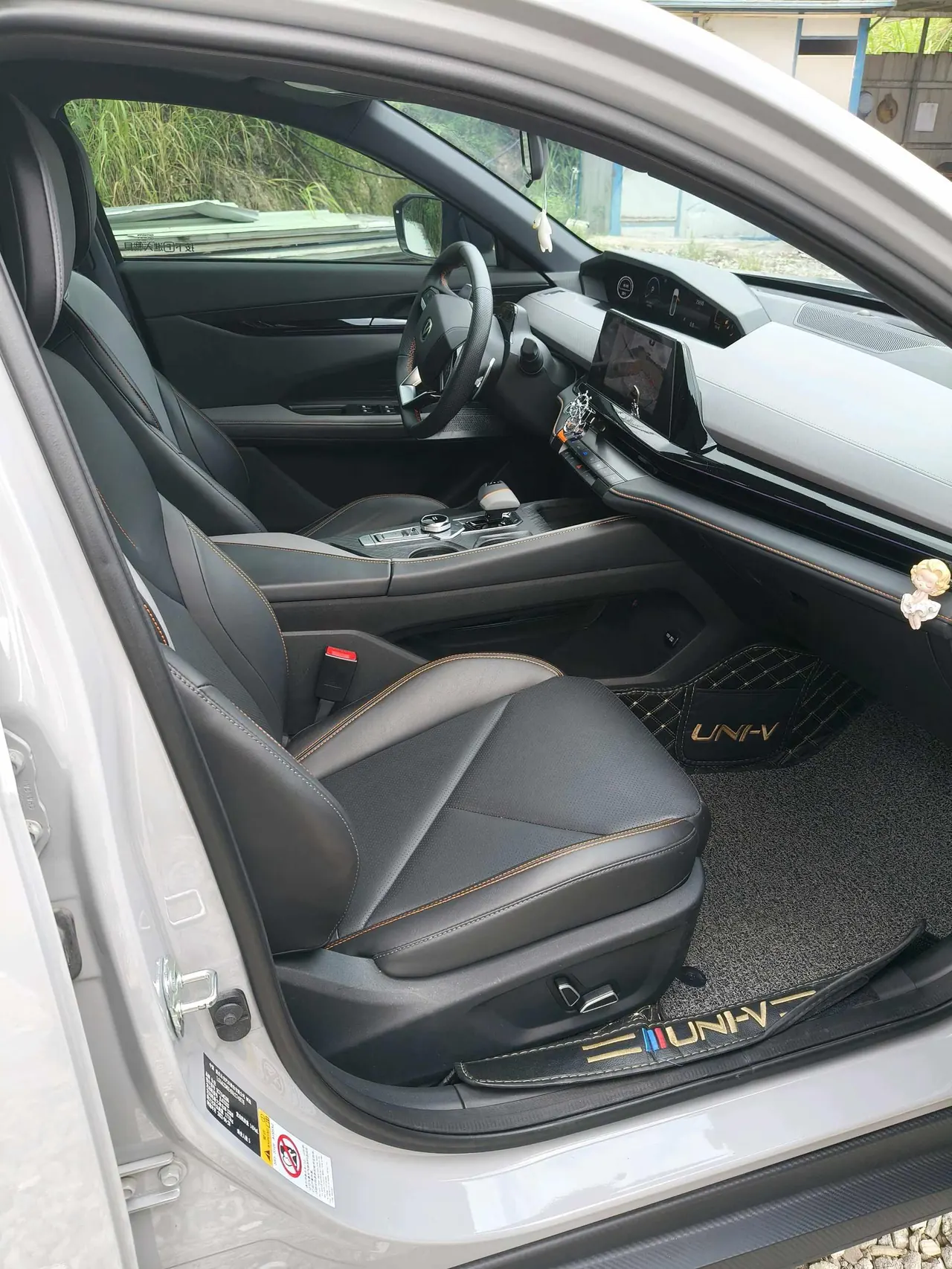 ChangAn 2022 UNI-V 1.5T honorable automatic gear 2