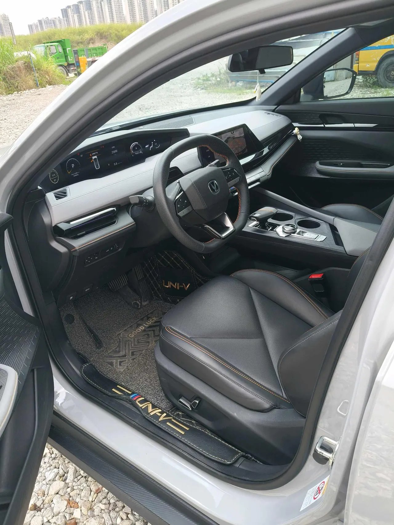 ChangAn 2022 UNI-V 1.5T honorable automatic gear 3