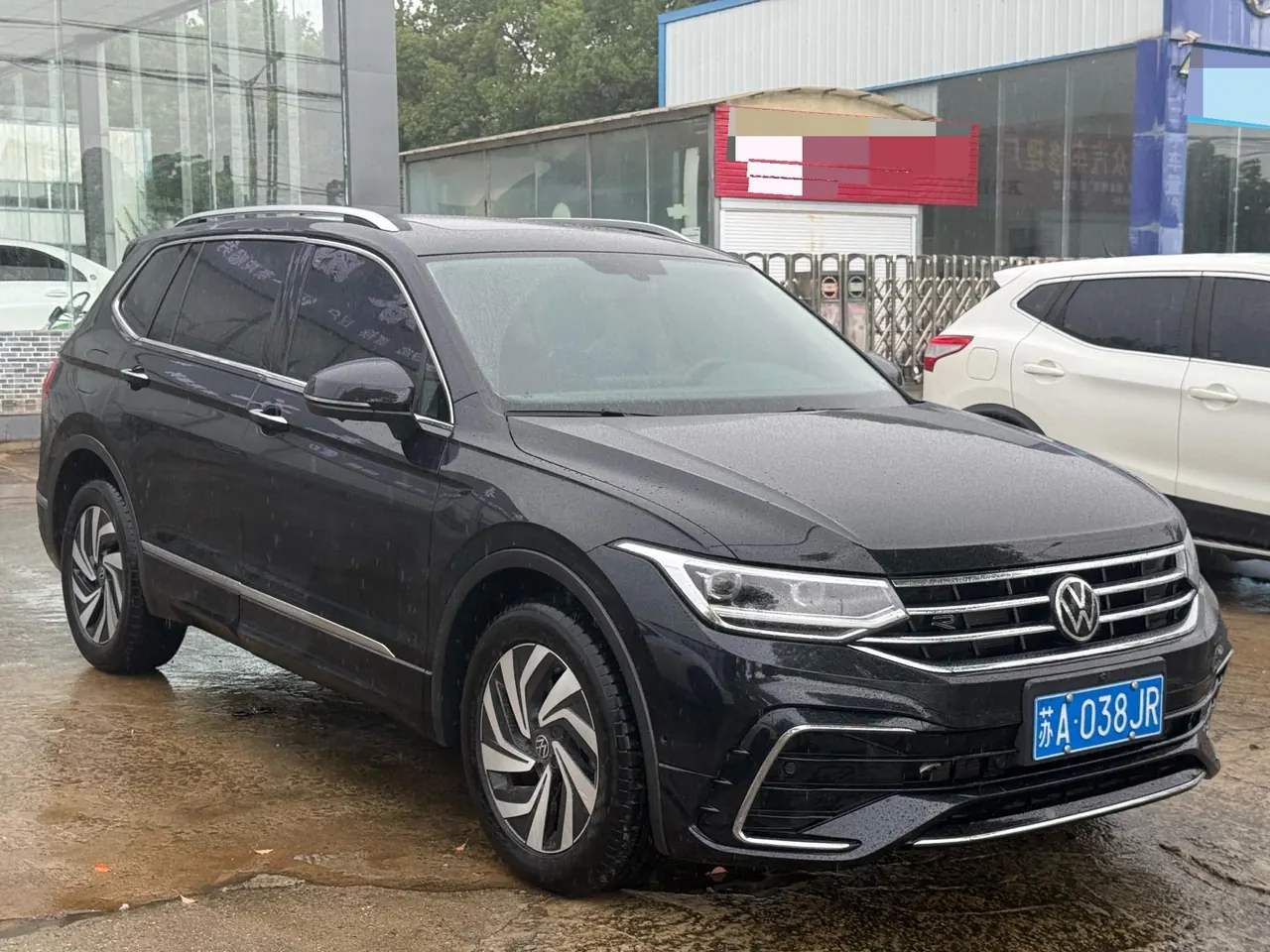 Volkswagen 2024 Tiguan L R-Line 2.0TSI 330TSI Two‑wheel‑drive R‑Line Dragon Glory Edition Automatic 3