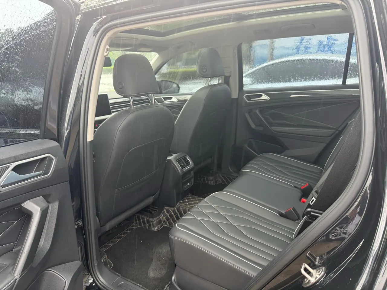 Volkswagen 2024 Tiguan L R-Line 2.0TSI 330TSI Two‑wheel‑drive R‑Line Dragon Glory Edition Automatic 5