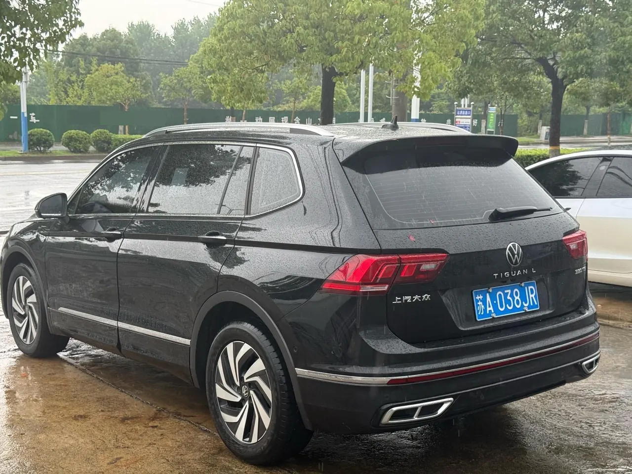 Volkswagen 2024 Tiguan L R-Line 2.0TSI 330TSI Two‑wheel‑drive R‑Line Dragon Glory Edition Automatic 7