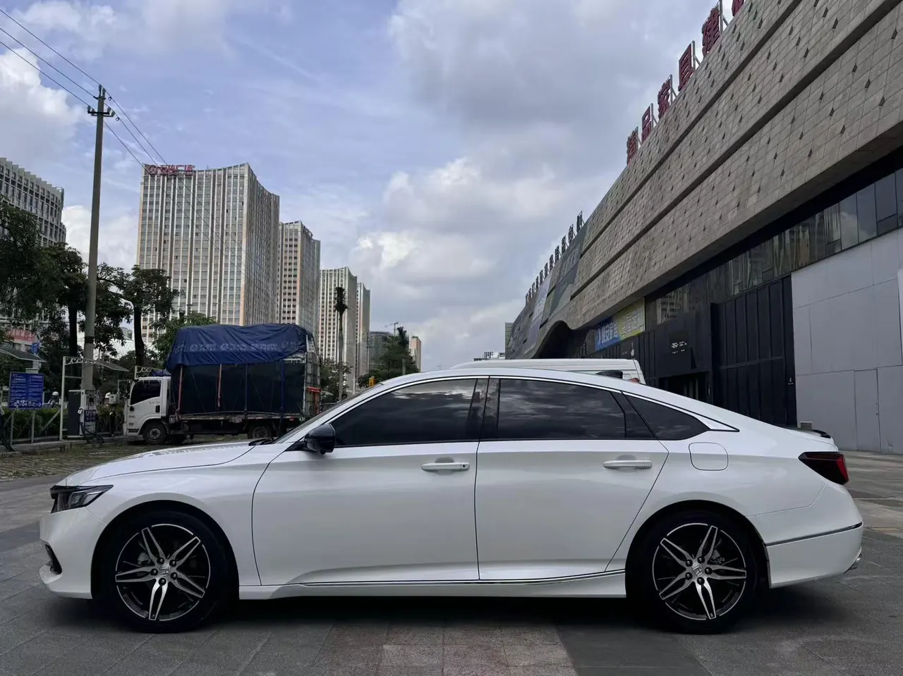 Honda 2022 10th Generation Accord 1.5T Stepless 260TURBO Magic Night Premium Edition Automatic Gear 2