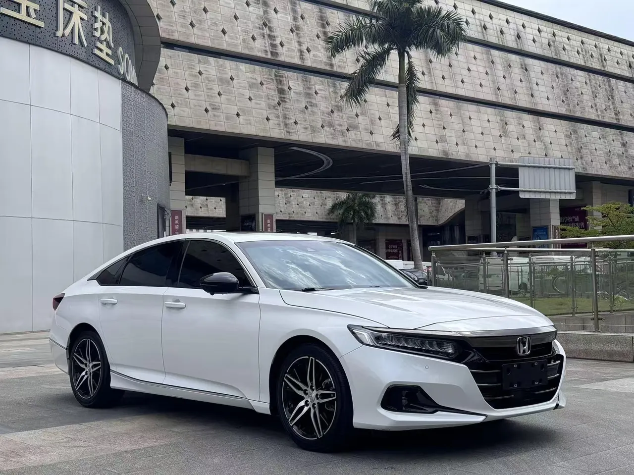 Honda 2022 10th Generation Accord 1.5T Stepless 260TURBO Magic Night Premium Edition Automatic Gear 4