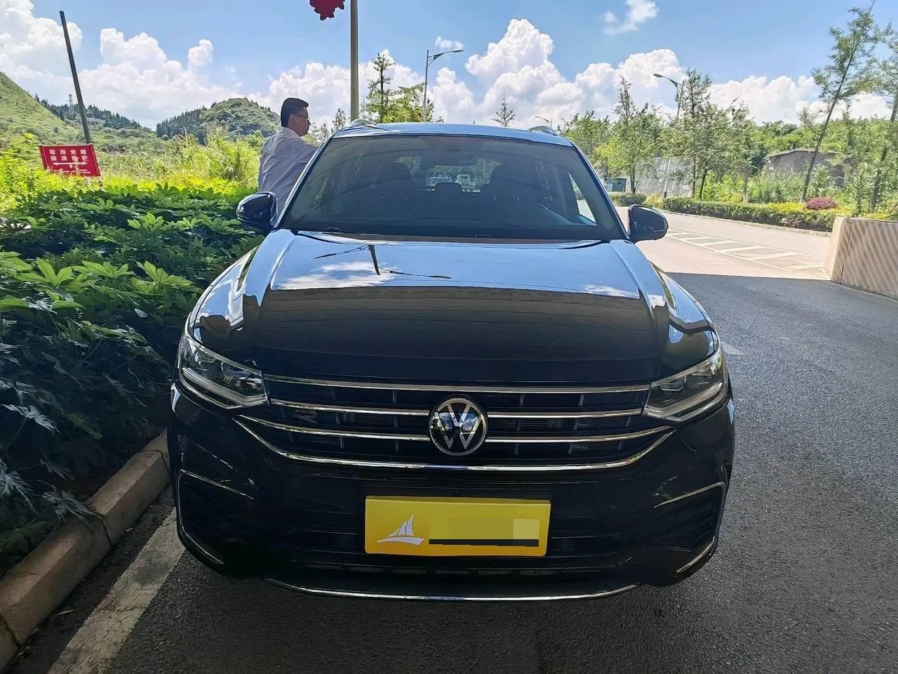 Volkswagen 2024 Tiguan L R-Line 2.0TSI 330TSI Two-Drive R-Line Overdrive Automatic Gear 2