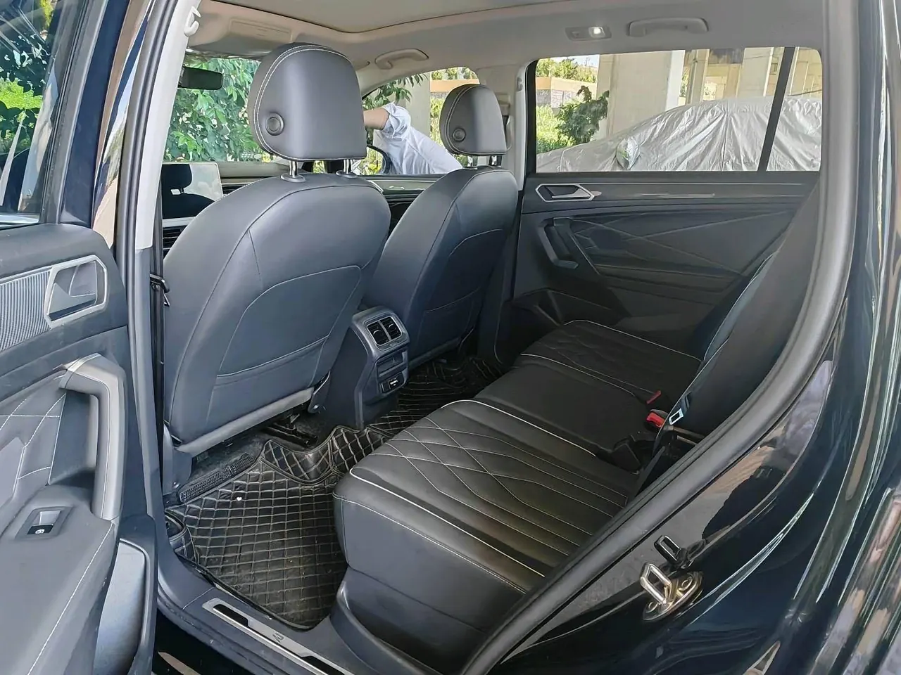 Volkswagen 2024 Tiguan L R-Line 2.0TSI 330TSI Two-Drive R-Line Overdrive Automatic Gear 4