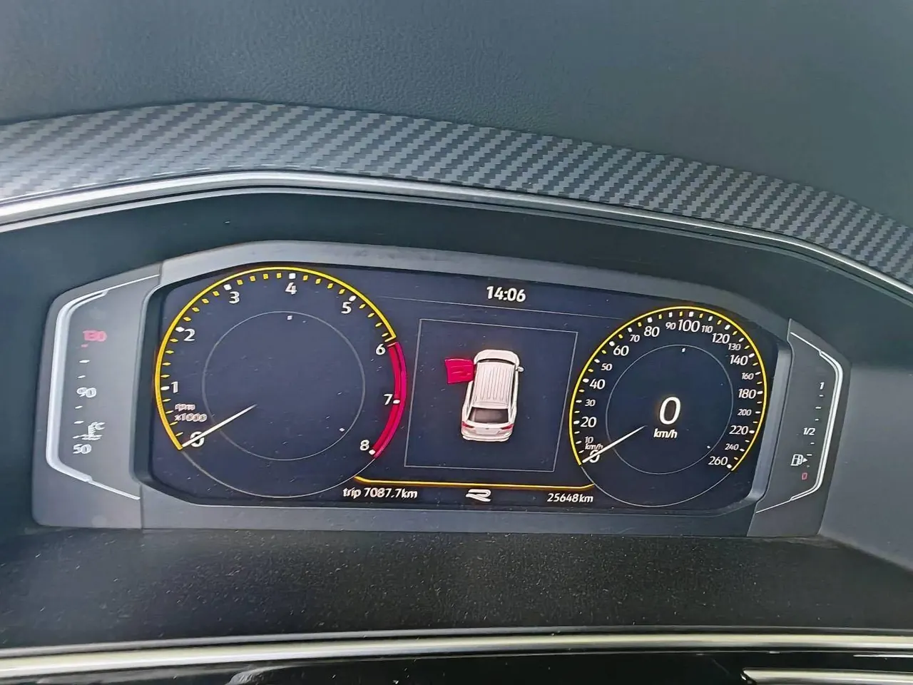 Volkswagen 2024 Tiguan L R-Line 2.0TSI 330TSI Two-Drive R-Line Overdrive Automatic Gear 6