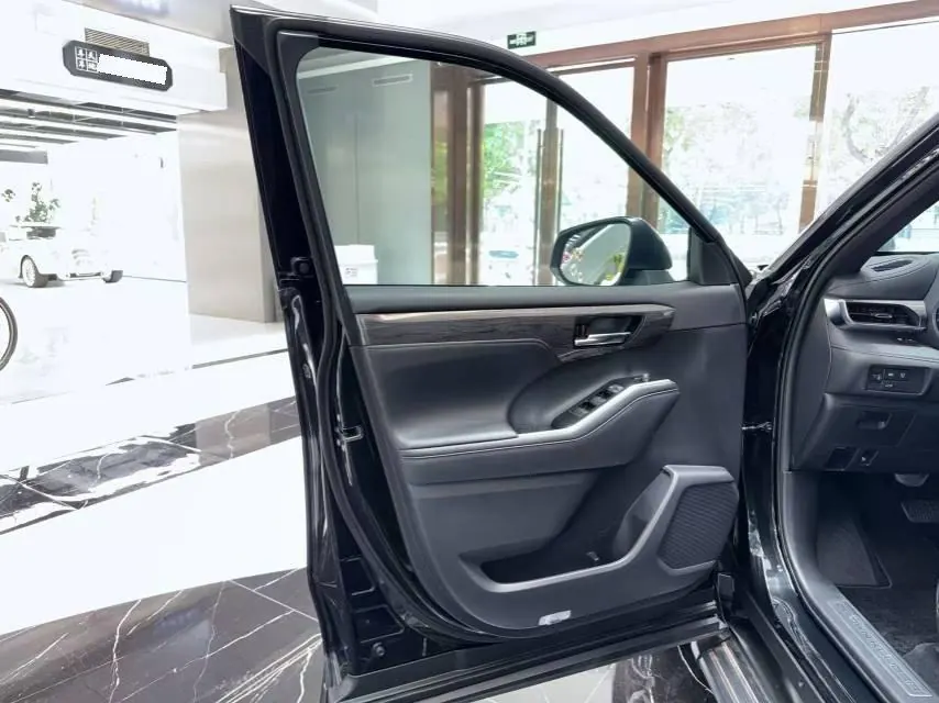 Toyota 2024 Crown Land Release HEV 2.5 Stepless Four-wheel Drive Premium Edition Automatic Gear 7