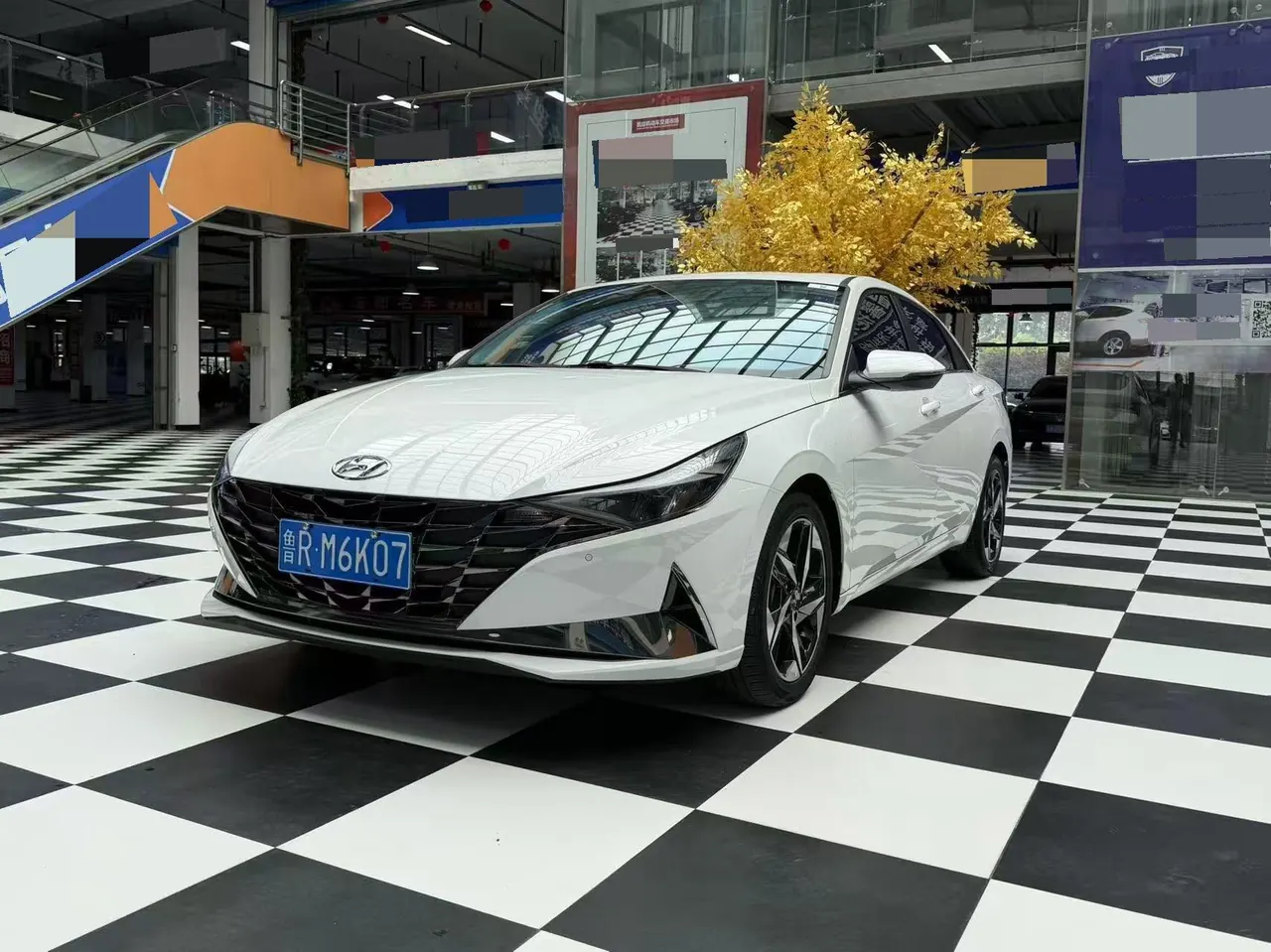Hyundai 2022 Elantra -3-compartment 1.5 stepless LUX premium automatic gear - View 1