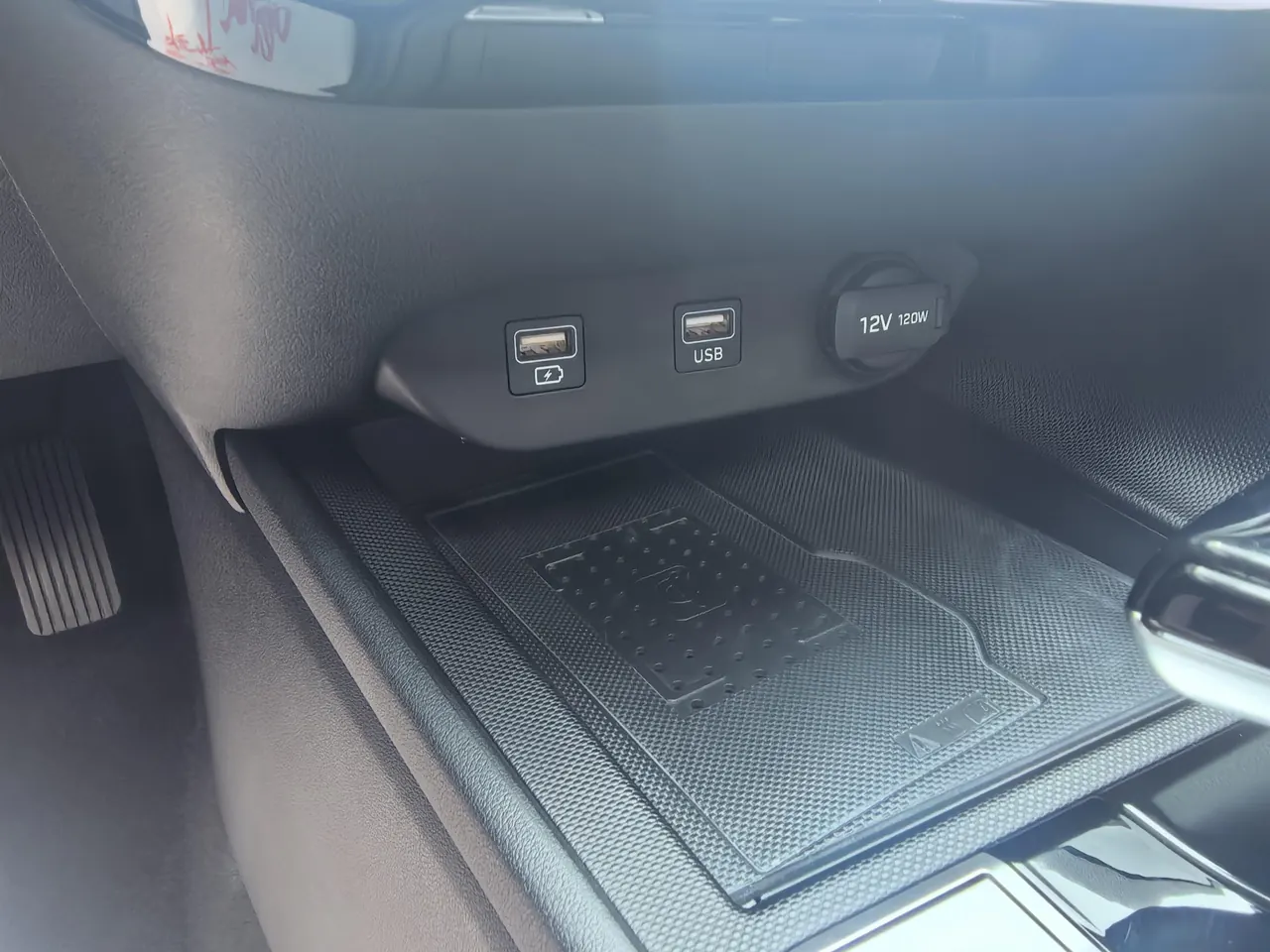 Hyundai 2022 Elantra -3-compartment 1.5 stepless LUX premium automatic gear 10