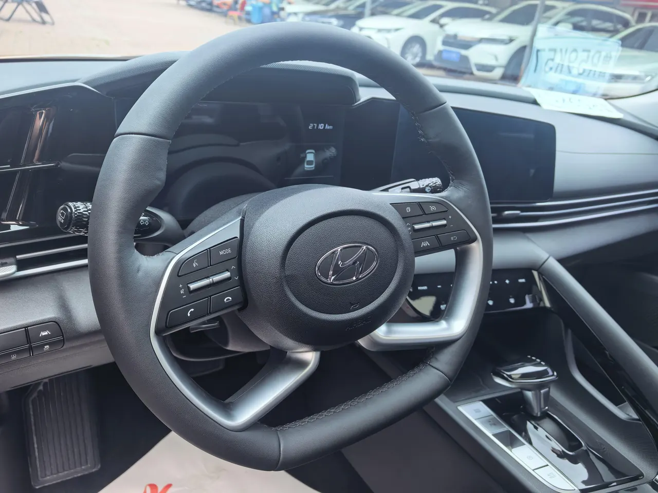 Hyundai 2022 Elantra -3-compartment 1.5 stepless LUX premium automatic gear 11