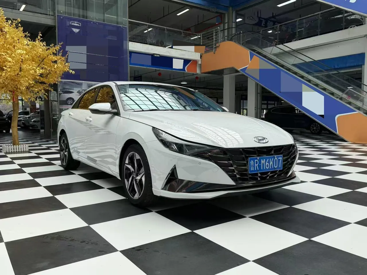 Hyundai 2022 Elantra -3-compartment 1.5 stepless LUX premium automatic gear 3