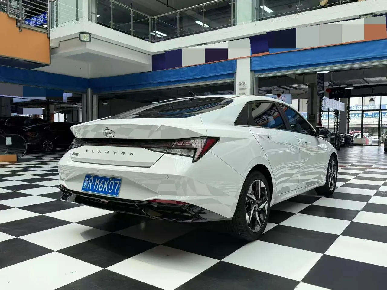 Hyundai 2022 Elantra -3-compartment 1.5 stepless LUX premium automatic gear 6