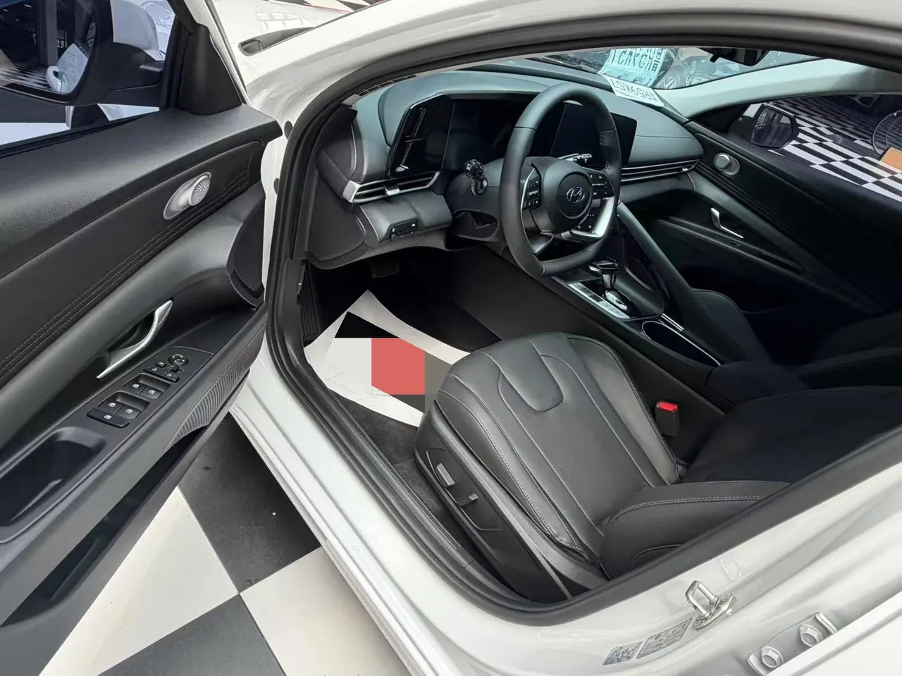 Hyundai 2022 Elantra -3-compartment 1.5 stepless LUX premium automatic gear 7