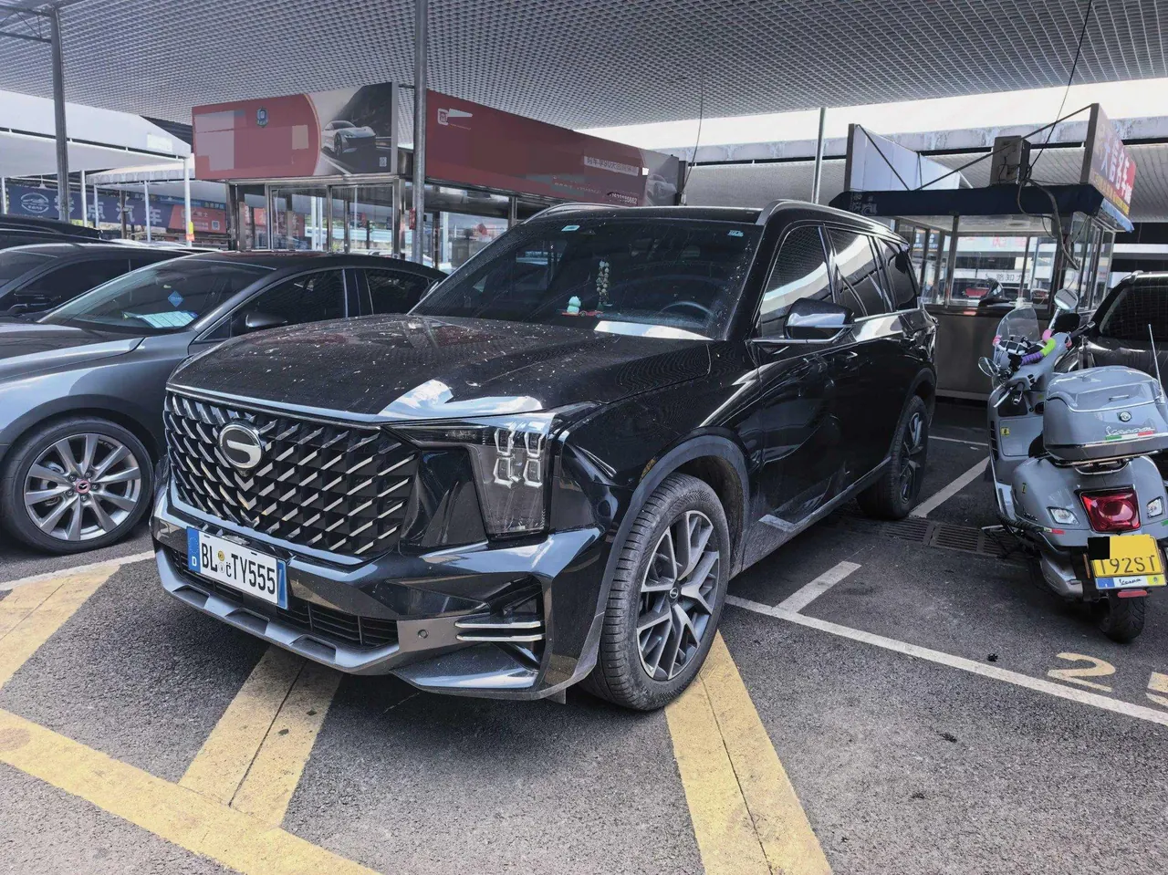 Открыть галерею: Chuanqi 2022 GS8 2.0TGDI Two-Drive Premium Edition Seven-seat Automatic Gear