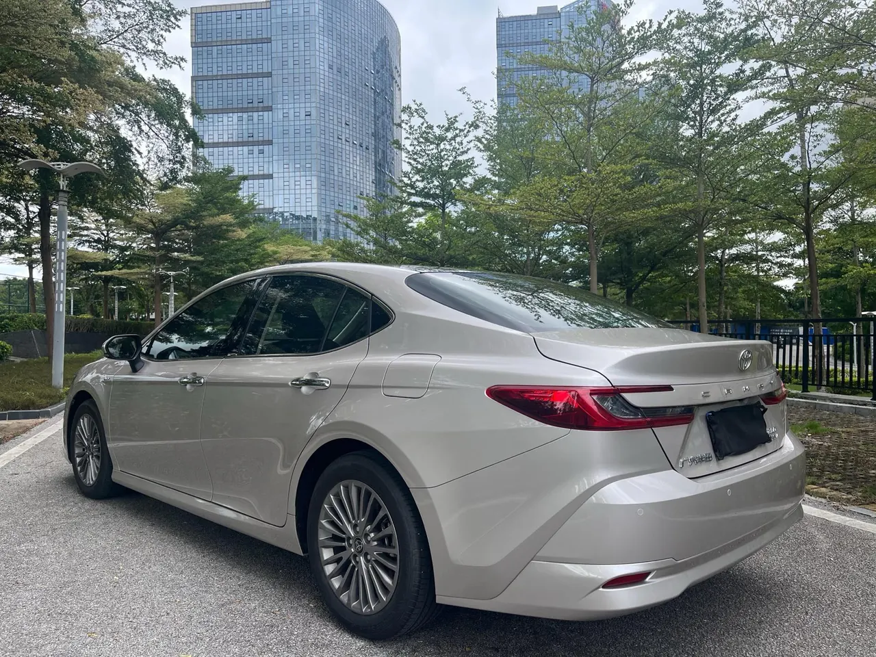 Toyota 2024 Camry Dual Engine 2.0HG Stepless Premium Edition Automatic Gear 4