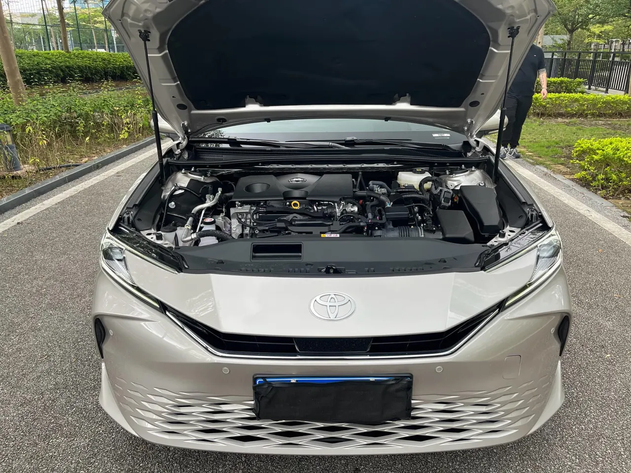 Toyota 2024 Camry Dual Engine 2.0HG Stepless Premium Edition Automatic Gear 9