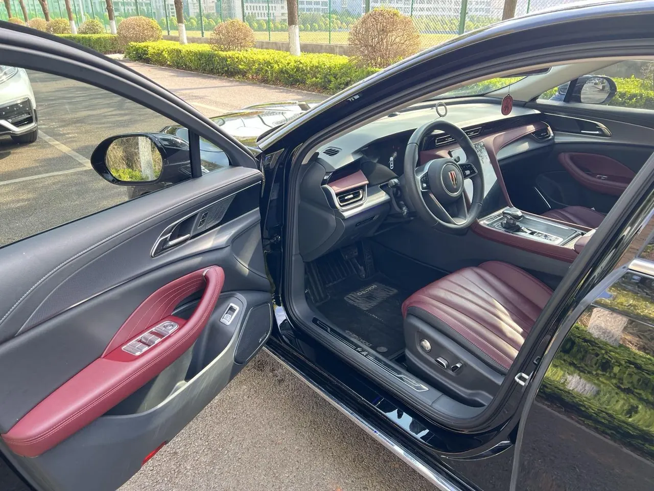 HongQi 2024 H5 2.0T Zhilian Qi Chang Edition Automatic Gear 2