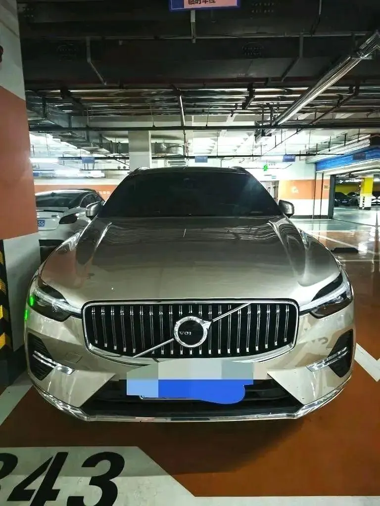 Volvo 2024 XC60 48V 2.0T B5 4-wheel drive Zhiyuan Deluxe Edition Automatic Gear 2