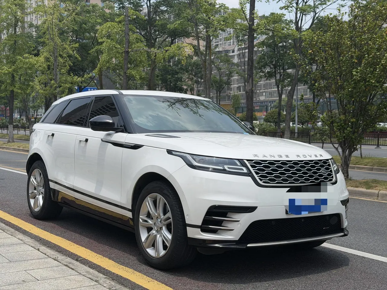Land Rover Range Rover Star Vein (Imported) 2022 Range Rover Star Vein 2.0T 250PS Gold Collector's Edition Automatic Gear 3