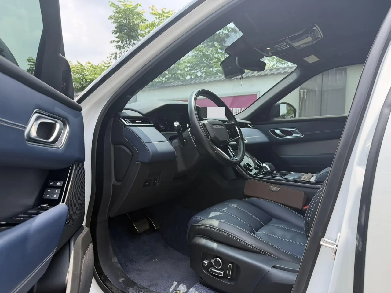 Land Rover Range Rover Star Vein (Imported) 2022 Range Rover Star Vein 2.0T 250PS Gold Collector's Edition Automatic Gear 4
