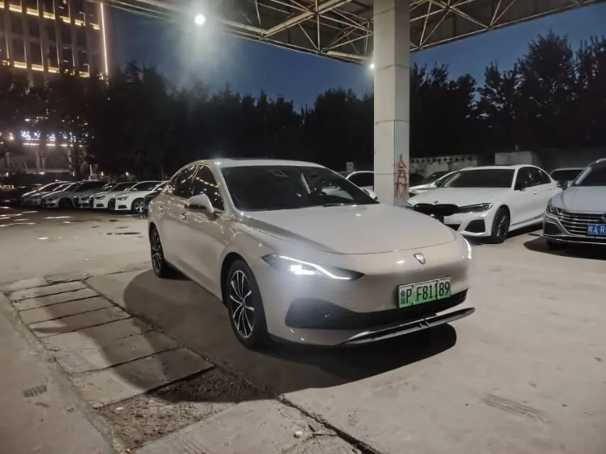 Roewe 2025 D7 DMH 1.5 World Championship Edition Automatic Gear 3