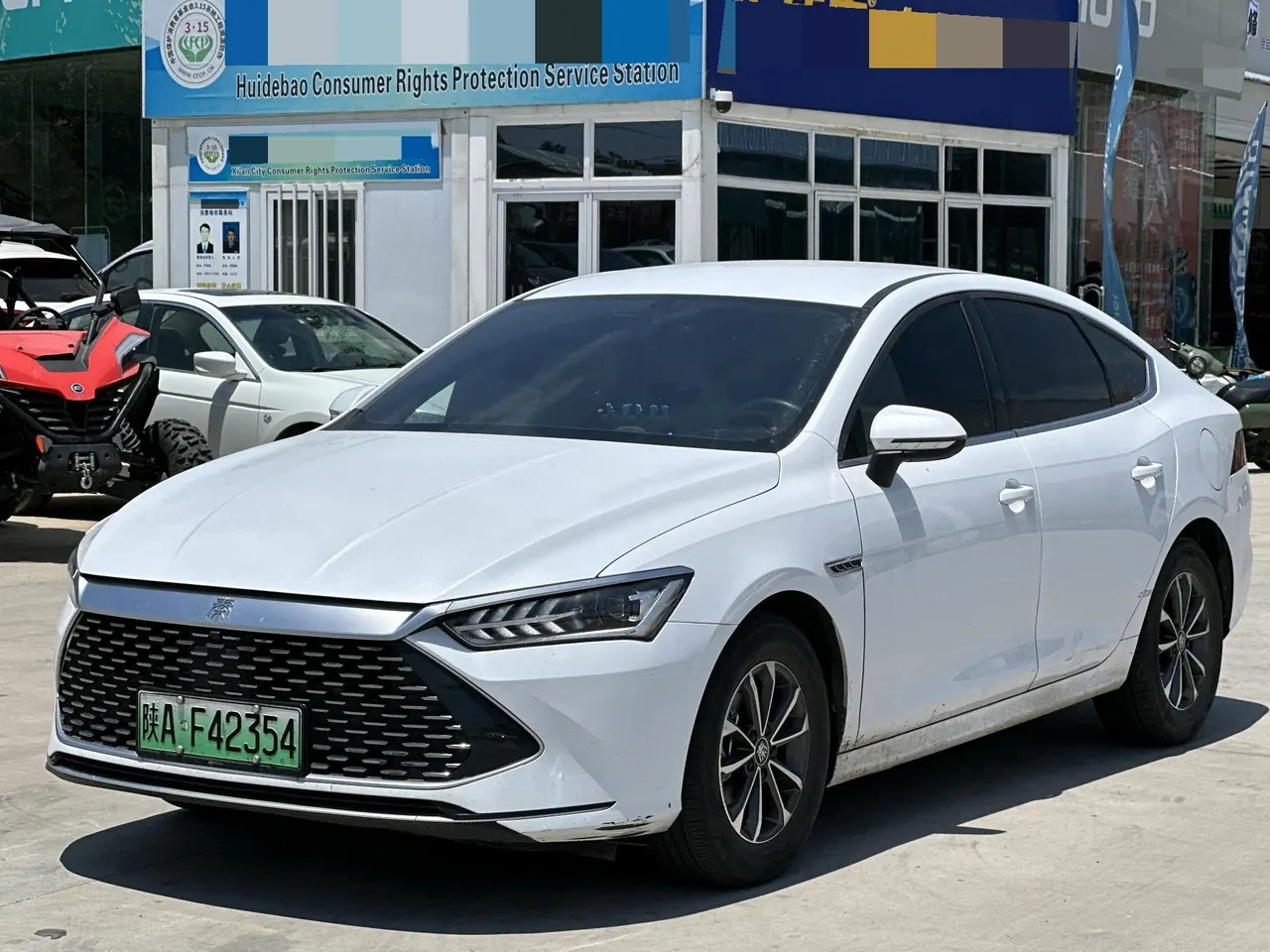 Открыть галерею: BYD 2024 Qin PLUS DM-i 1.5 stepless glory version 55KM leading automatic gear