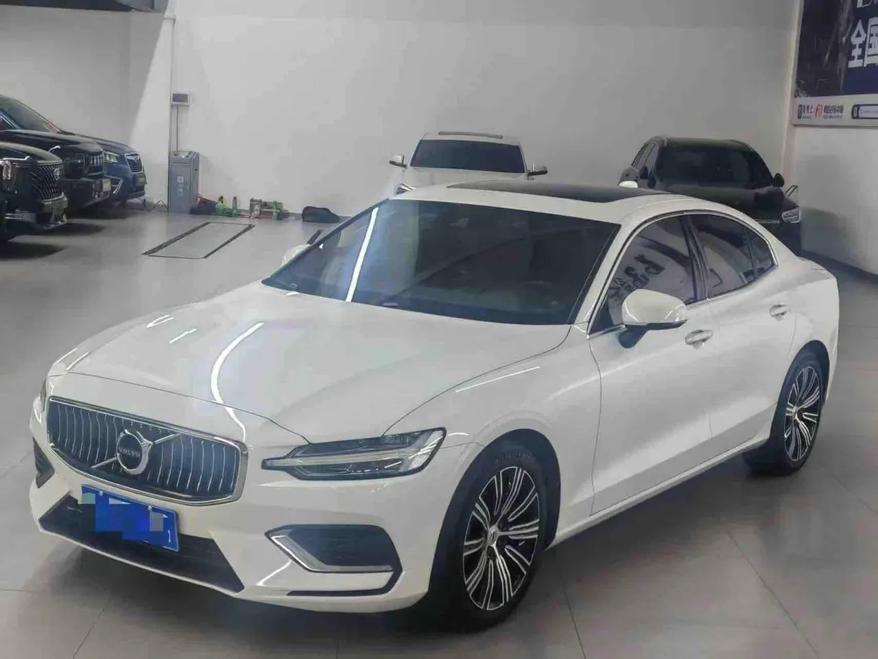 Open image lightbox: Volvo 2022 S60 48V 2.0T B4 Zhiyuan Deluxe Edition Automatic Gear