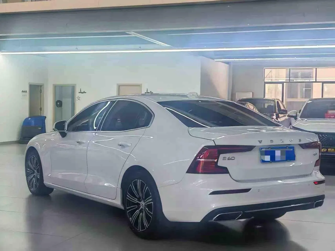 Volvo 2022 S60 48V 2.0T B4 Zhiyuan Deluxe Edition Automatic Gear 4