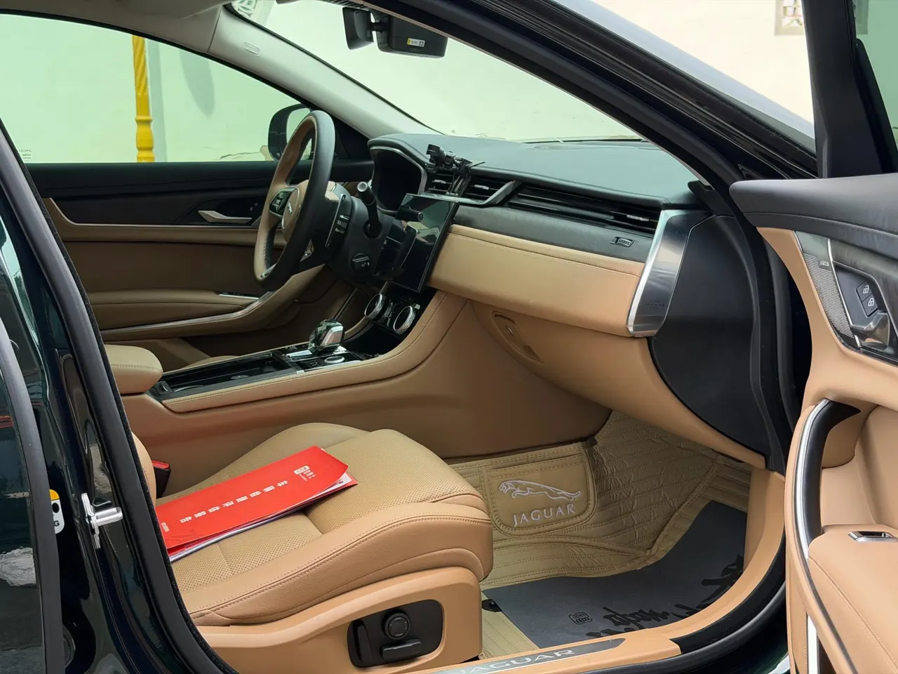 Jaguar 2024 XFL 2.0T P 12500.00g Drive Enjoy Deluxe Edition Automatic Gear 6