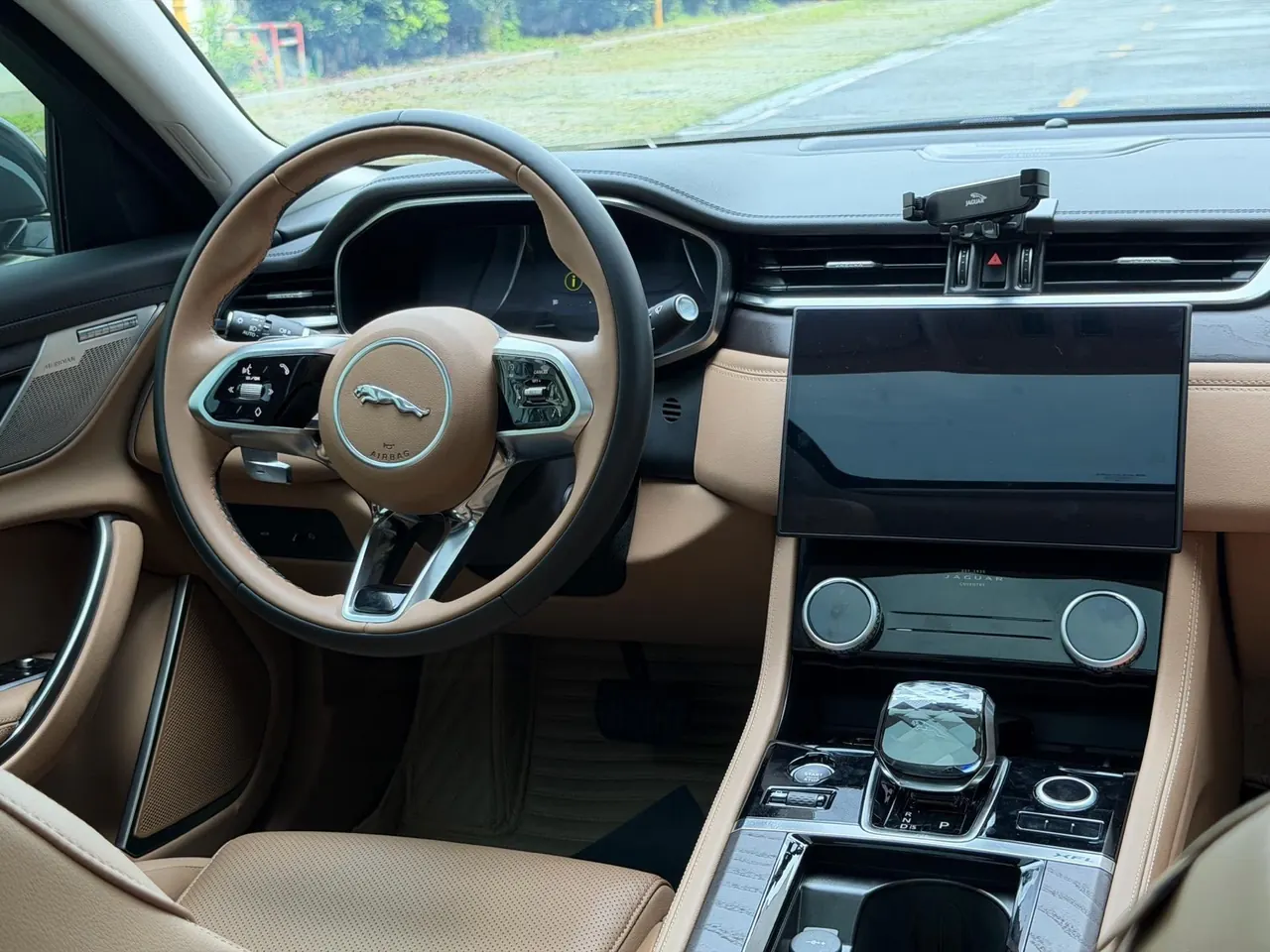 Jaguar 2024 XFL 2.0T P 12500.00g Drive Enjoy Deluxe Edition Automatic Gear 8