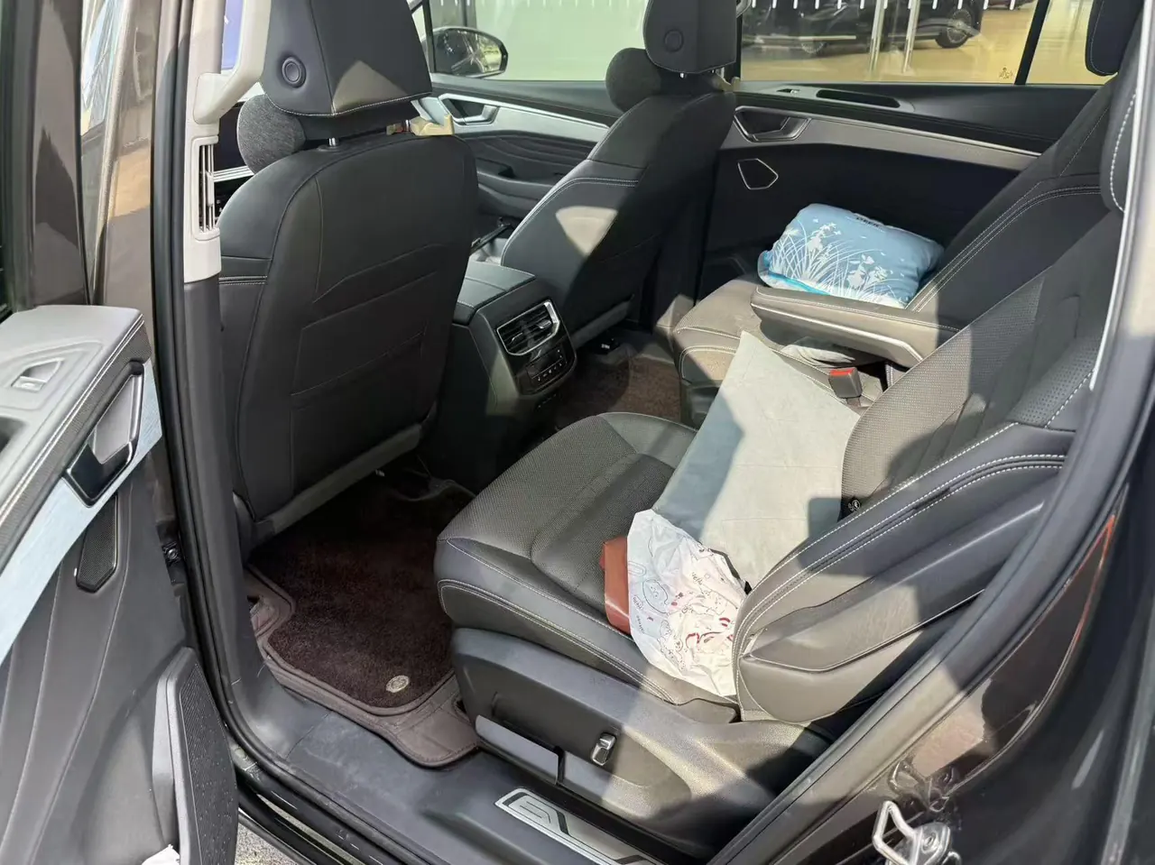 Volkswagen 2024 model range 2.0TSI 380TSI four-wheel drive luxury version Pro6 automatic gear 3