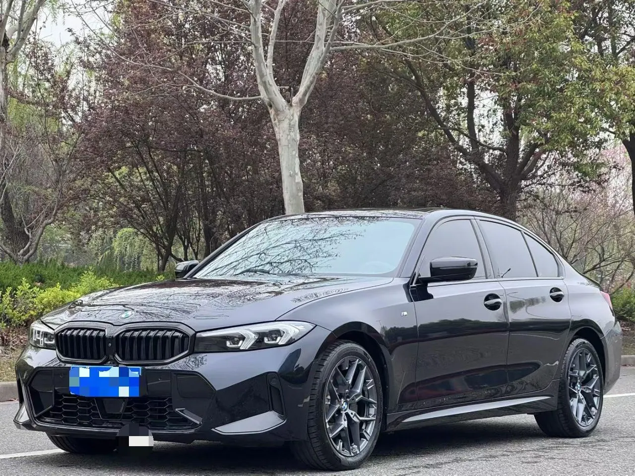 BMW 3 Series 2025 model 330i 2.0T M Sport Night Edition with automatic transmission - View 1