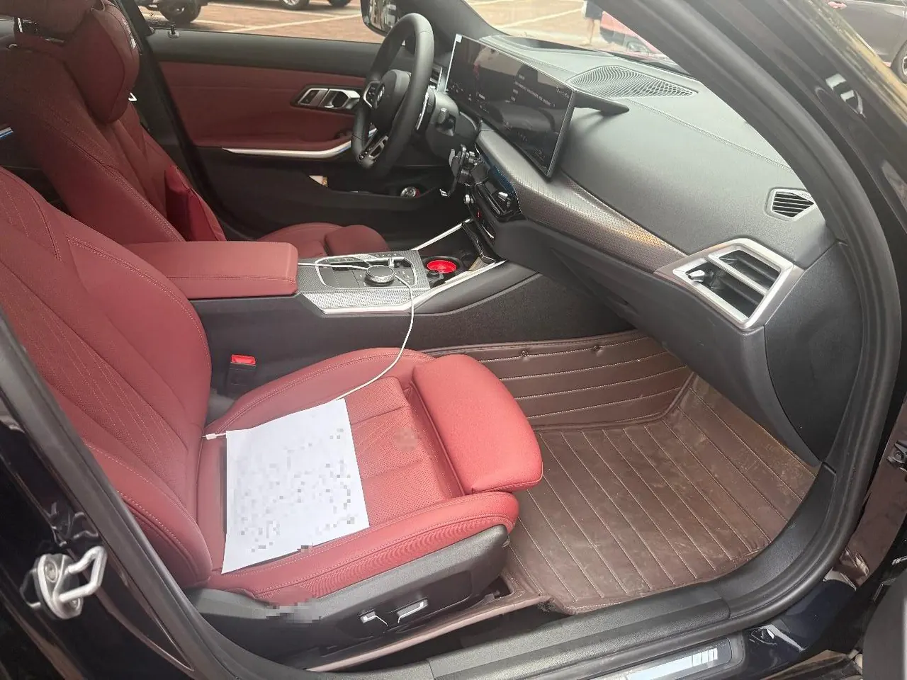 BMW 3 Series 2025 model 330i 2.0T M Sport Night Edition with automatic transmission 6