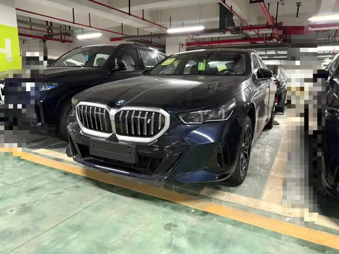 Открыть галерею: BMW 5 Series 2026 530Li 48V 2.0T Leading M Sports Suit (Modified) Automatic Gear
