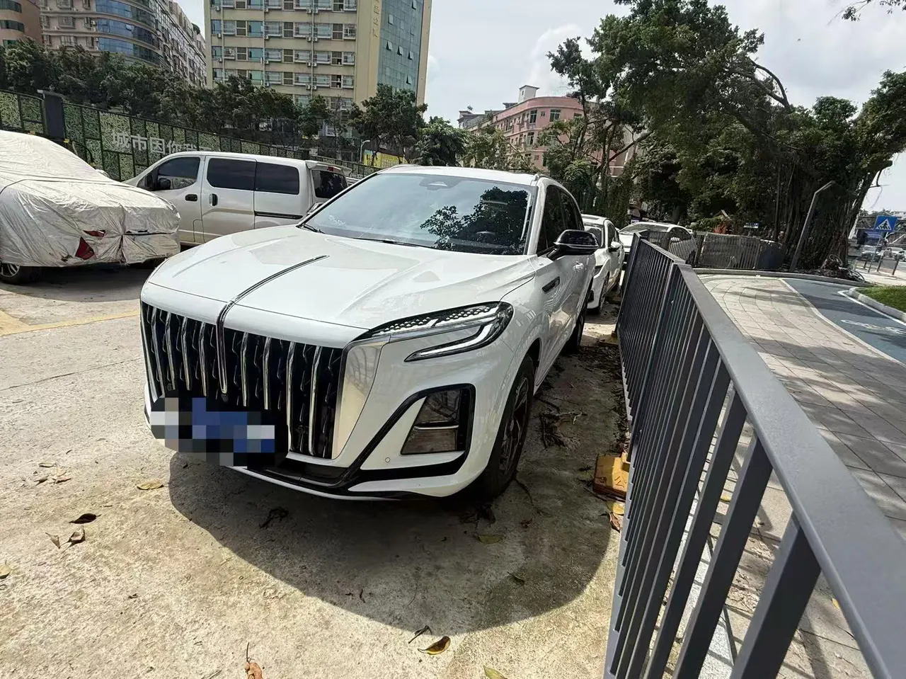 Open image lightbox: HongQi 2024 HS3 1.5T Good for Edition Automatic Gear