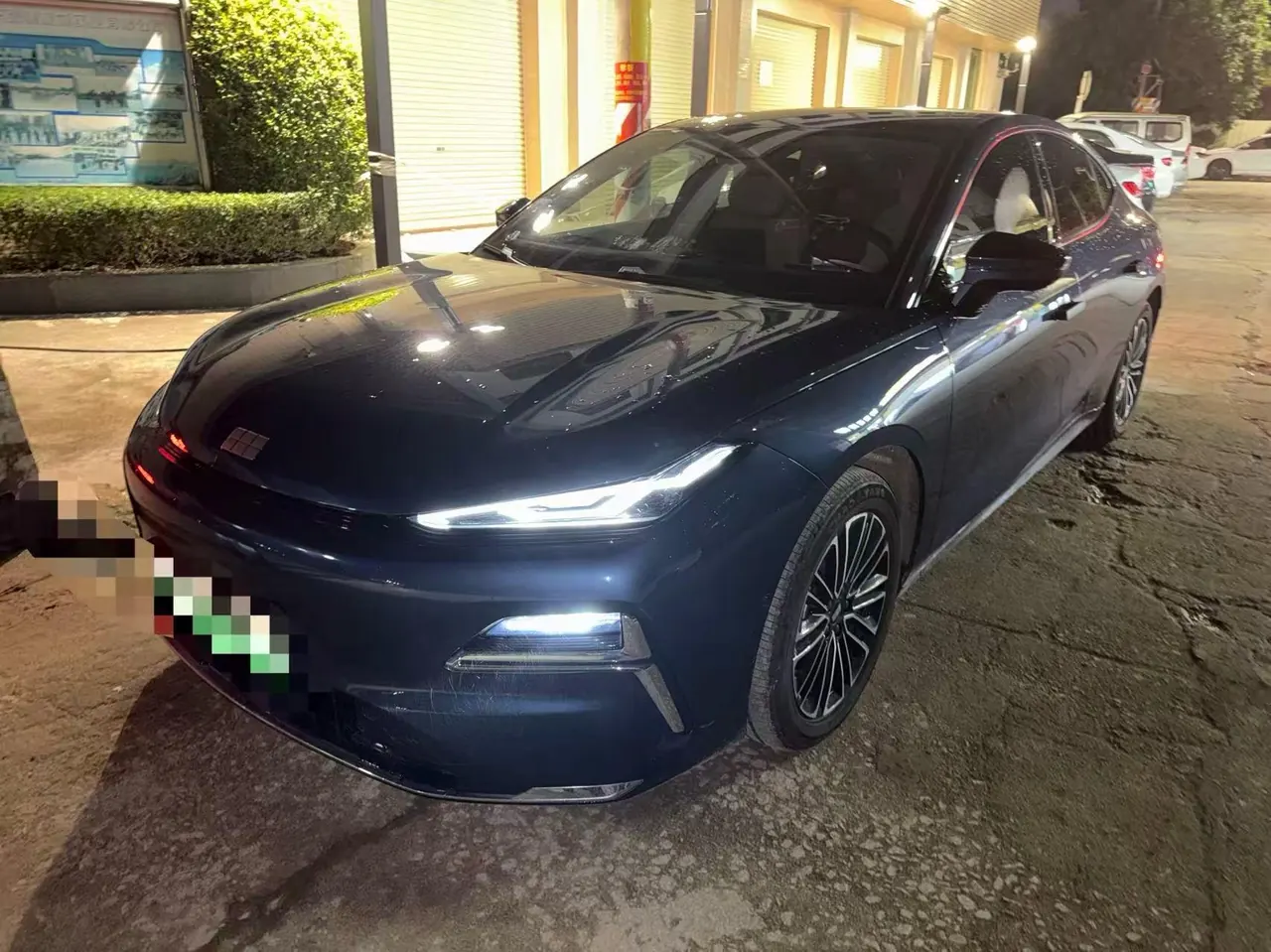 Open image lightbox: Geely Galaxy 2025 Xingyao 8 EM-i 1.5 130km Premium Edition Automatic Gear