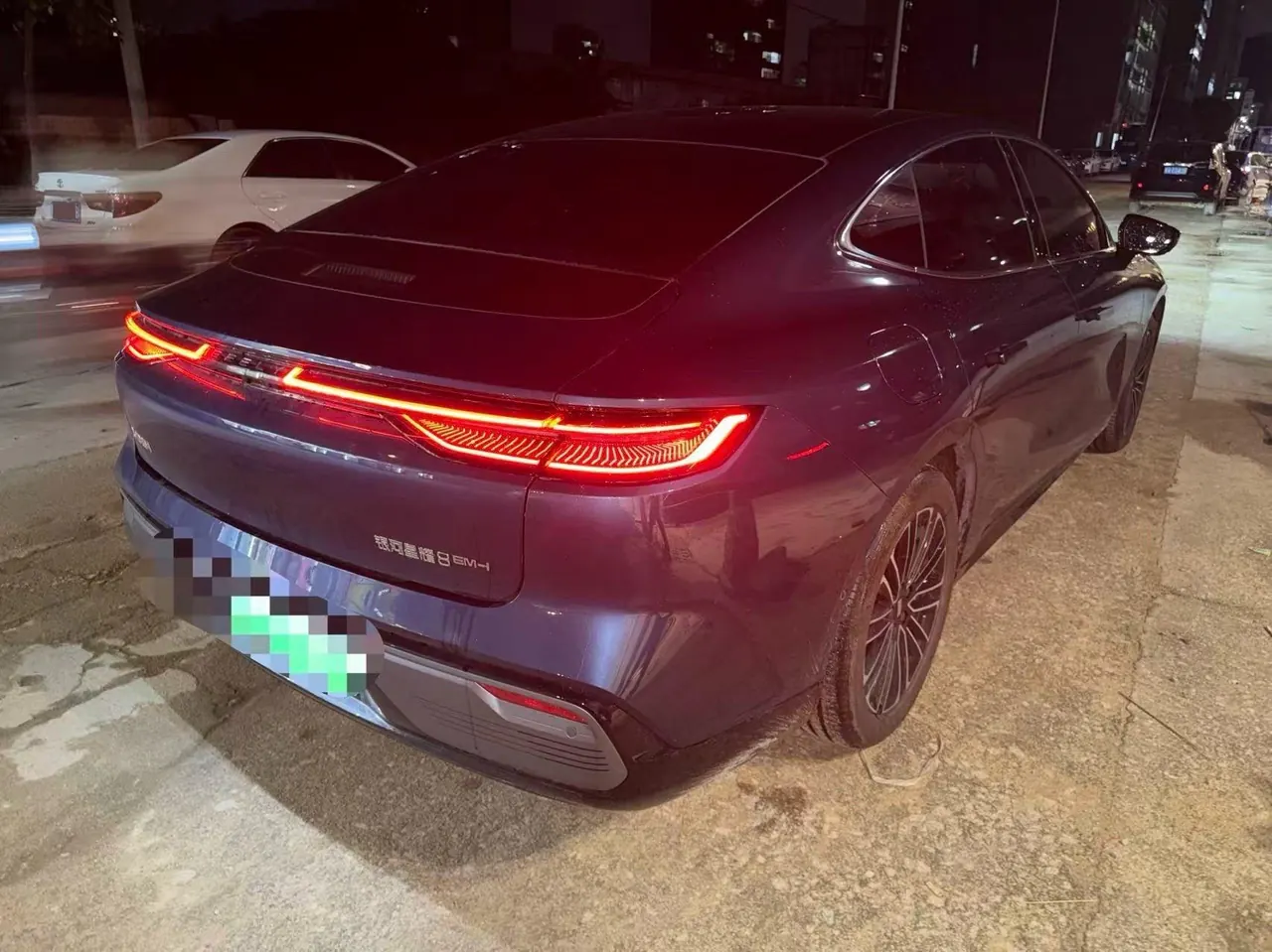 Geely Galaxy 2025 Xingyao 8 EM-i 1.5 130km Premium Edition Automatic Gear 2