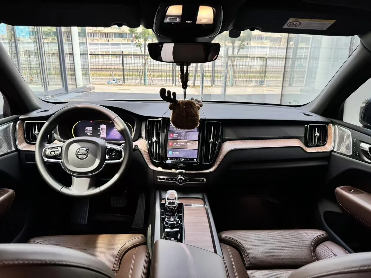Volvo XC60 New Energy 2024 XC60 PHEV 2.0T T8 Long Endurance Four-wheel Drive Zhiya Deluxe Edition Automatic Gear 2