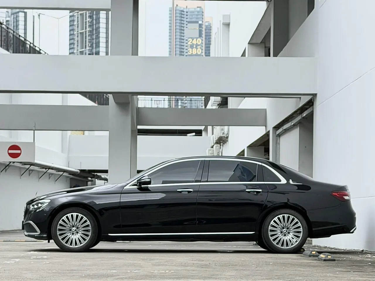 Mercedes Benz E Class 2023 E 300 L 2.0T Luxury Automatic Gear 3