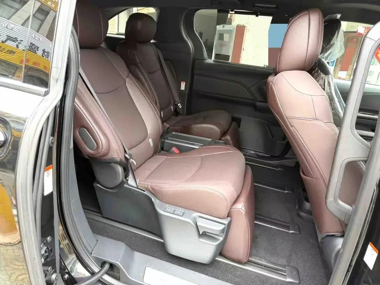 Toyota 2026 Grevia HYBRID 2.5 Stepless Premium PLUS 4WD Automatic Gear 3