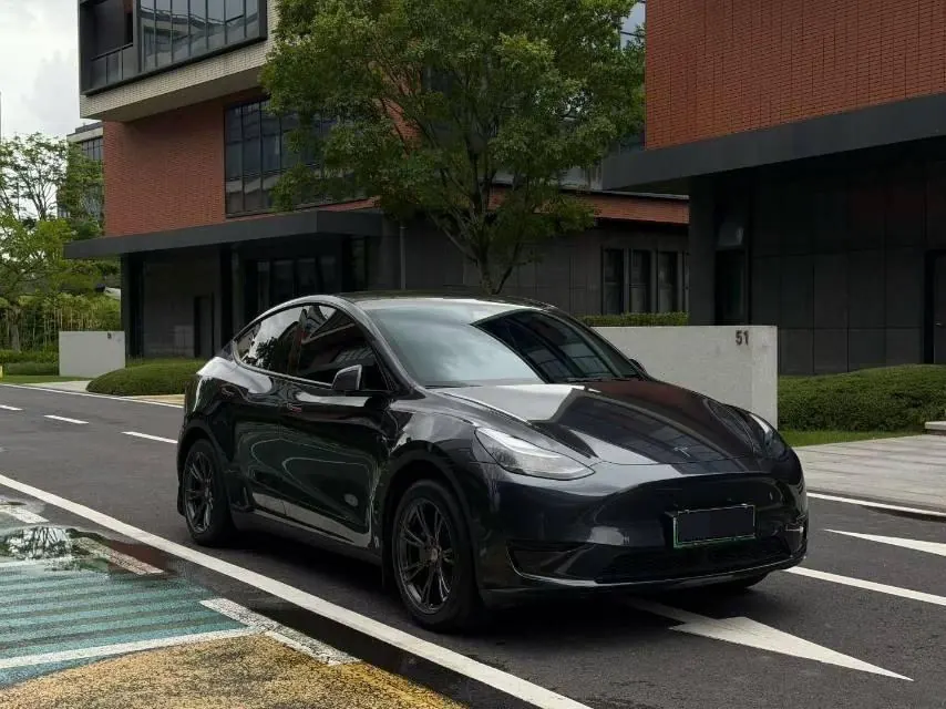 Tesla 2024 Model Y rear-wheel drive version automatic transmission 3