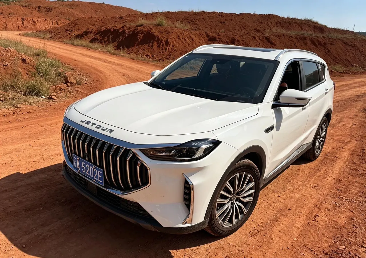 Открыть галерею: Jetour 2025 X70 PLUS 1.5T Deluxe Surging Edition 7-seat Automatic Gear