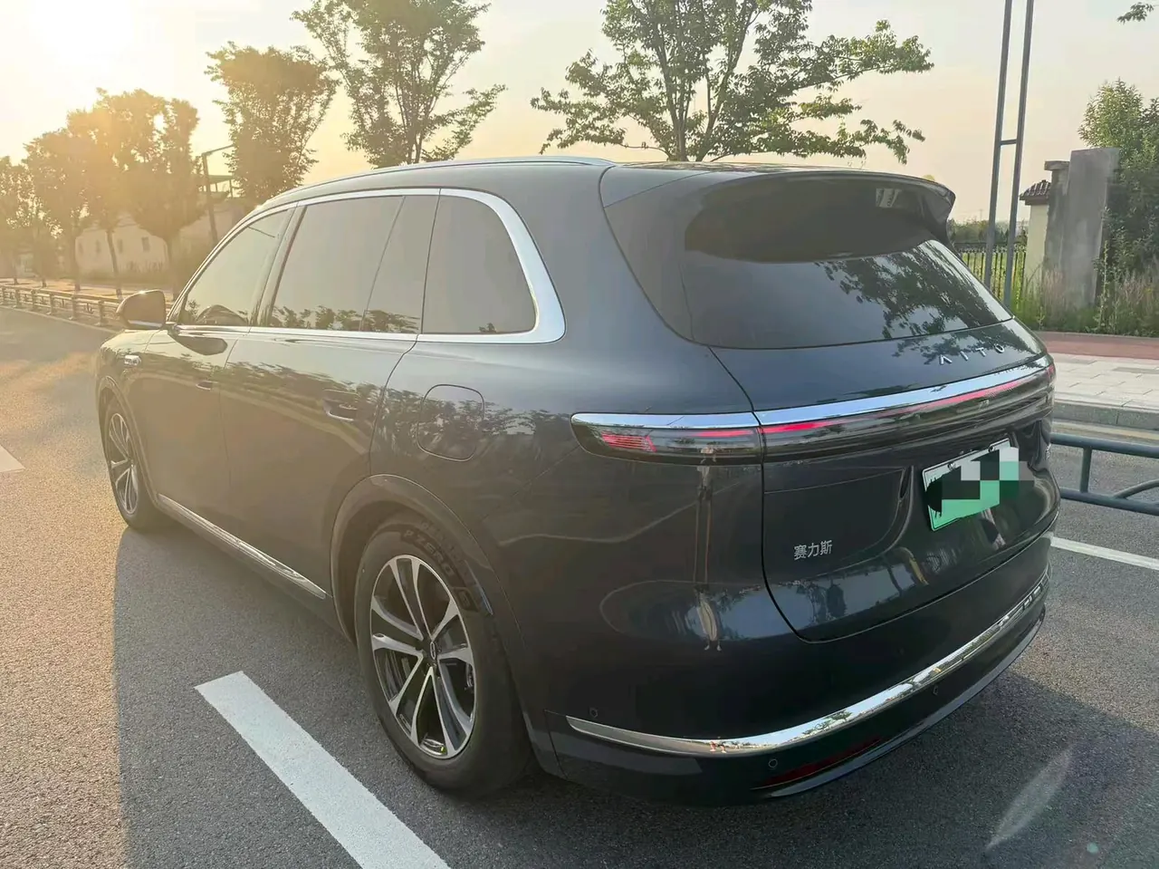 AITO 2026 AITO M7 extended range Max 4-wheel drive version 5 (192-line laser Radar) automatic gear 3
