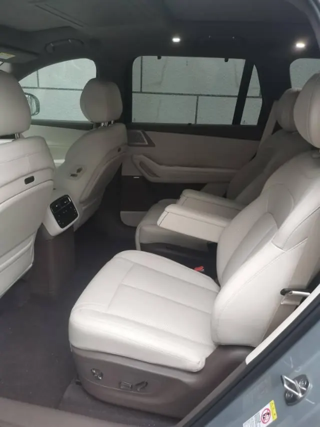 Denza 2023 Denza N8 1.5T Stepless Four-wheel Drive Super Hybrid Flagship Six-seat Automatic Gear 4